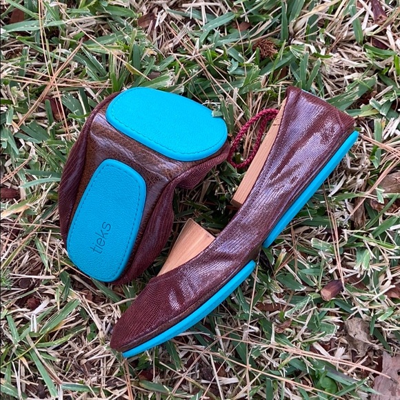 Tieks Shoes - NWT Tieks Brown Embossed Flats sz. 9